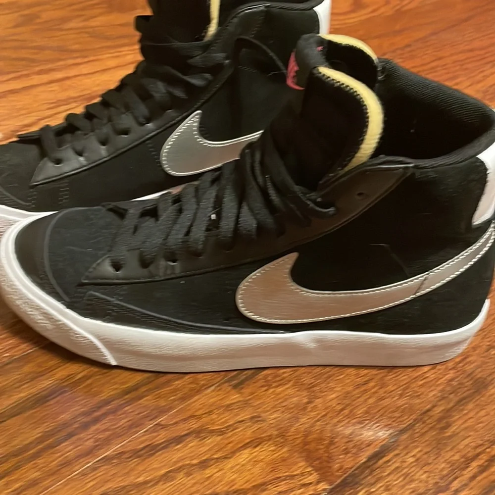 Nike Black High-Top Sneakers with White Sole and Pink Logo